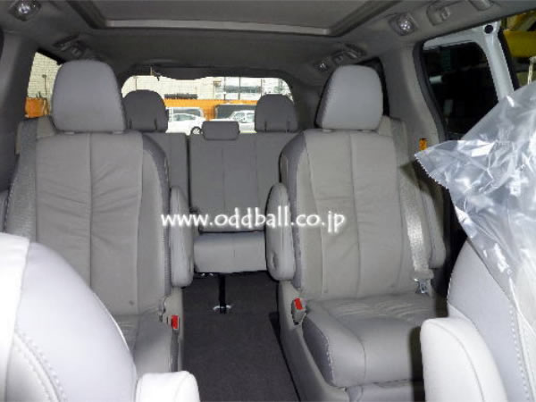 トヨタシエナ内装1 - 輸入代行