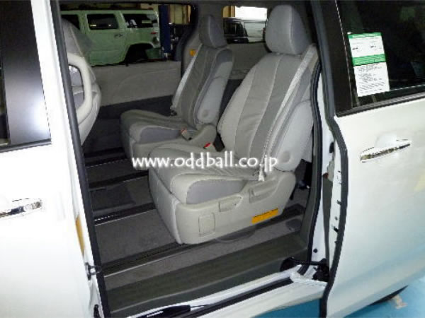 トヨタシエナ内装2 - 輸入代行